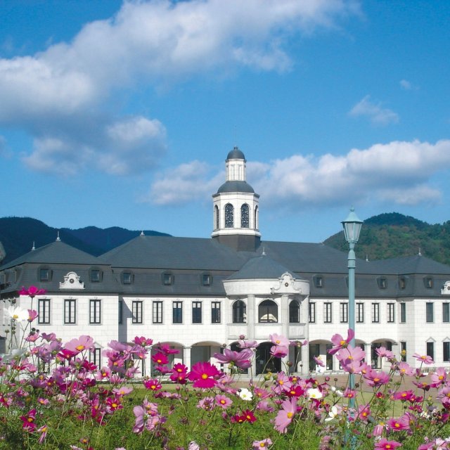 平和と友好の歴史、自然と芸術に触れる修学旅行