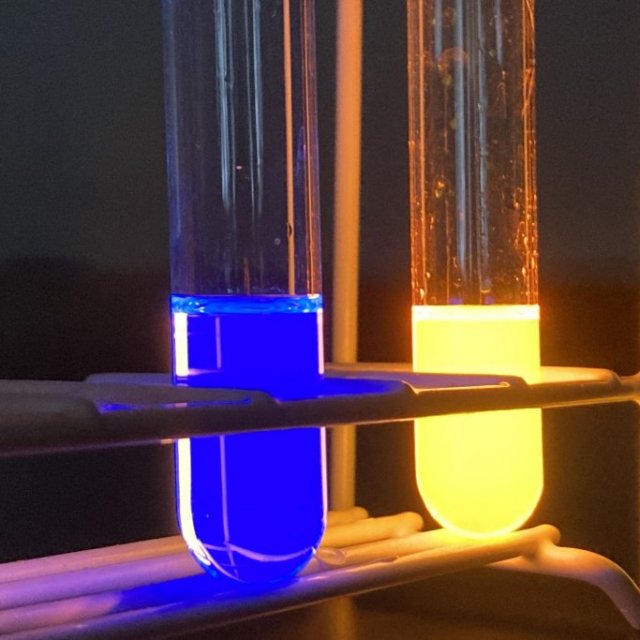 【2026】愛媛県総合科学博物館　サイエンスショー「化学発光（ケミルミネッセンス）～化学反応で生まれる光を見てみよう～」