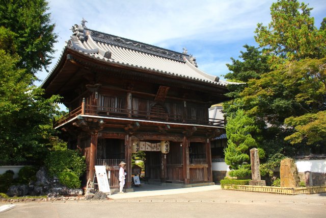 第一座 灵山寺