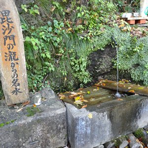 毘沙門の瀧からの名水