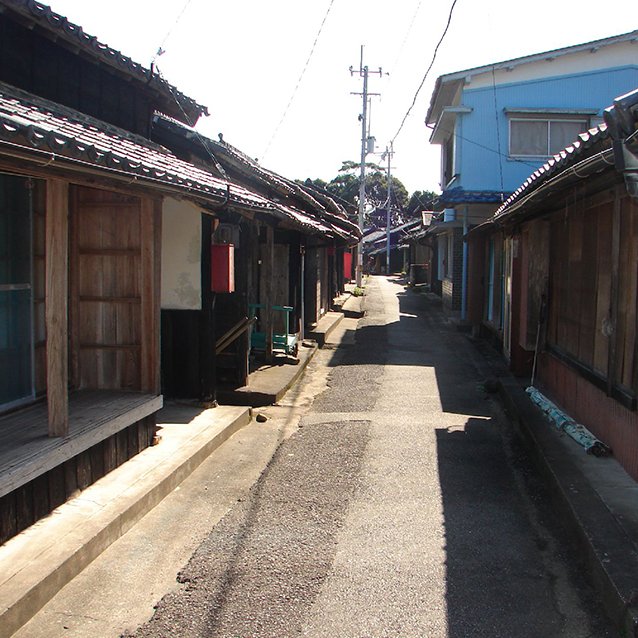 出羽島の家並み