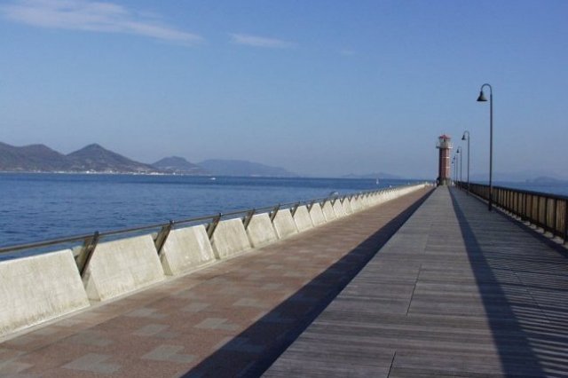 高松港 (玉藻防波堤)
