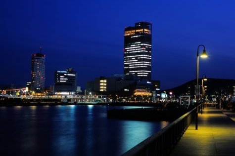 高松港 (玉藻防波堤)