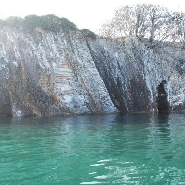 絹島・丸亀島（女島・男島）