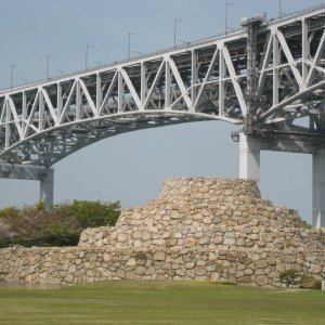 「鬼屏風」／流政之作（瀬戸大橋記念公園）