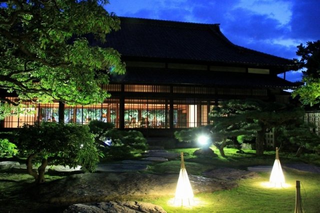 Les ruines du château de Takamatsu / Parc de Tamamo