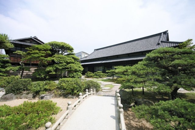 Les ruines du château de Takamatsu / Parc de Tamamo