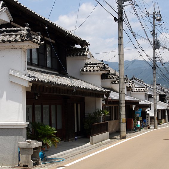 貞光二層うだつの町並み