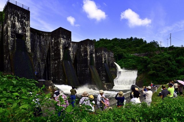 豊稔池堰堤（アーチダム）