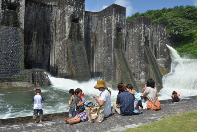 豊稔池堰堤（アーチダム）