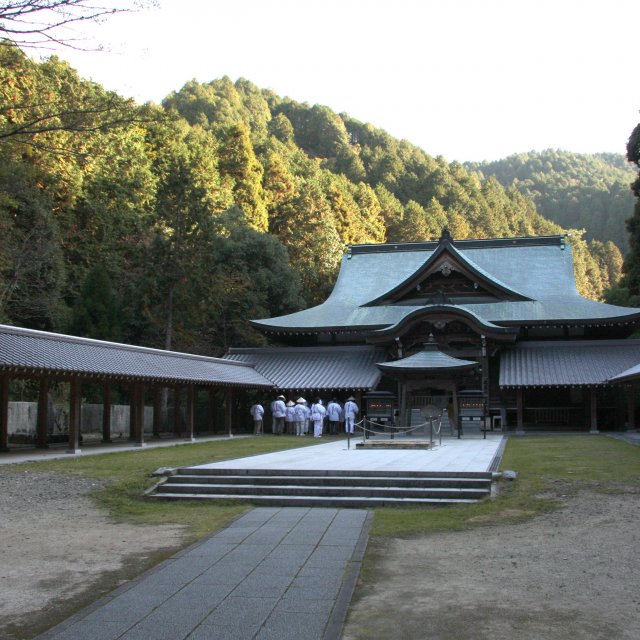 Temple 64, Maegamiji