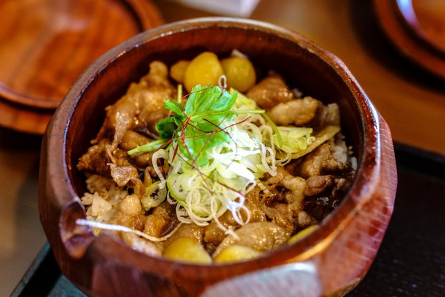 Tonkurimabushi (Pork and chestnut dish)