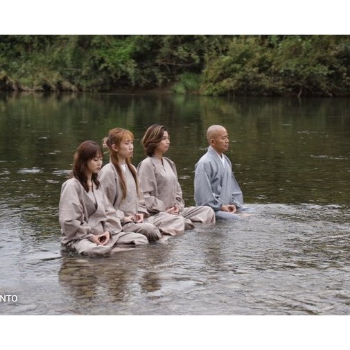 Meditate over Water at Iwamotoji Temple