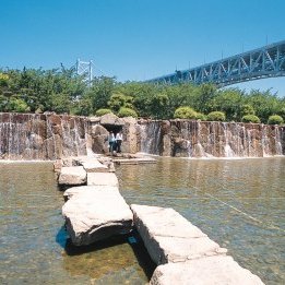 「浜栗林」／流政之（1923～2018年）作（瀬戸大橋記念公園）