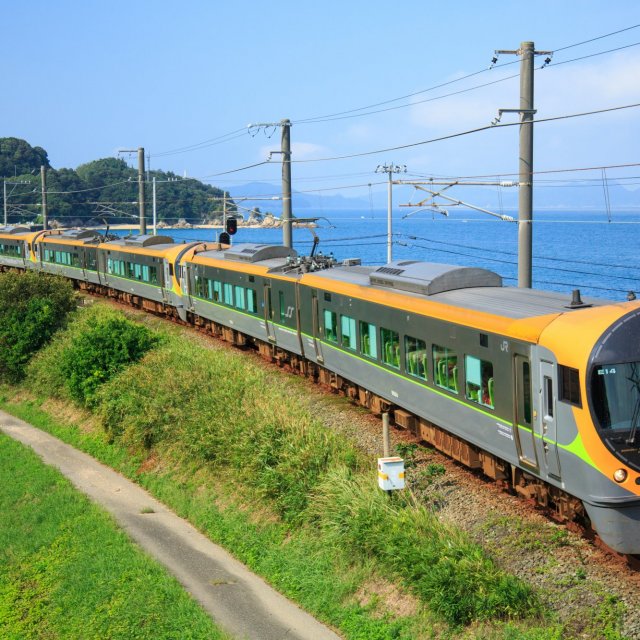 A railway journey around Shikoku, starting from Takamatsu! Travel around popular spots, including Dogo Onsen and Katsurahama Beach: 3-day/2-night itinerary