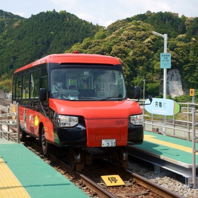 【鉄道・バス旅】徳島から室戸岬経由で高知へ　話題のDMVにも乗れる！　徳島・室戸・高知55フリーきっぷで行くモデルコース