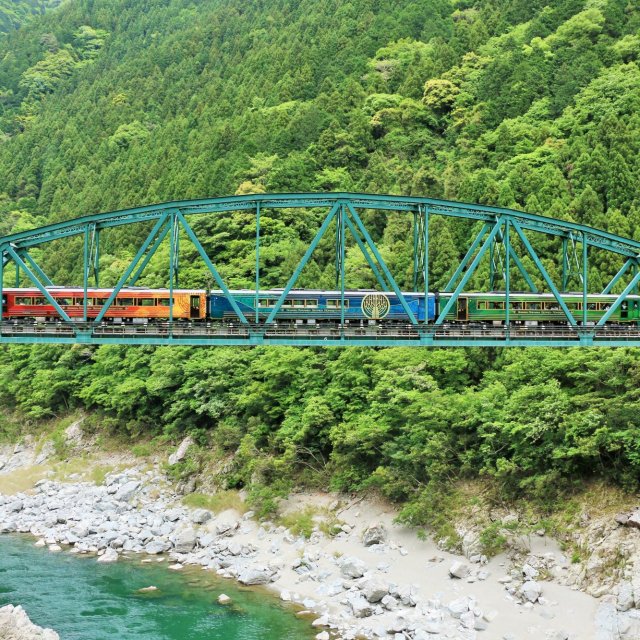 【鉄道旅】愛媛・松山から高知、徳島へ　鉄道で巡る歴史ある町並みと大自然　四国横断3泊4日モデルコース