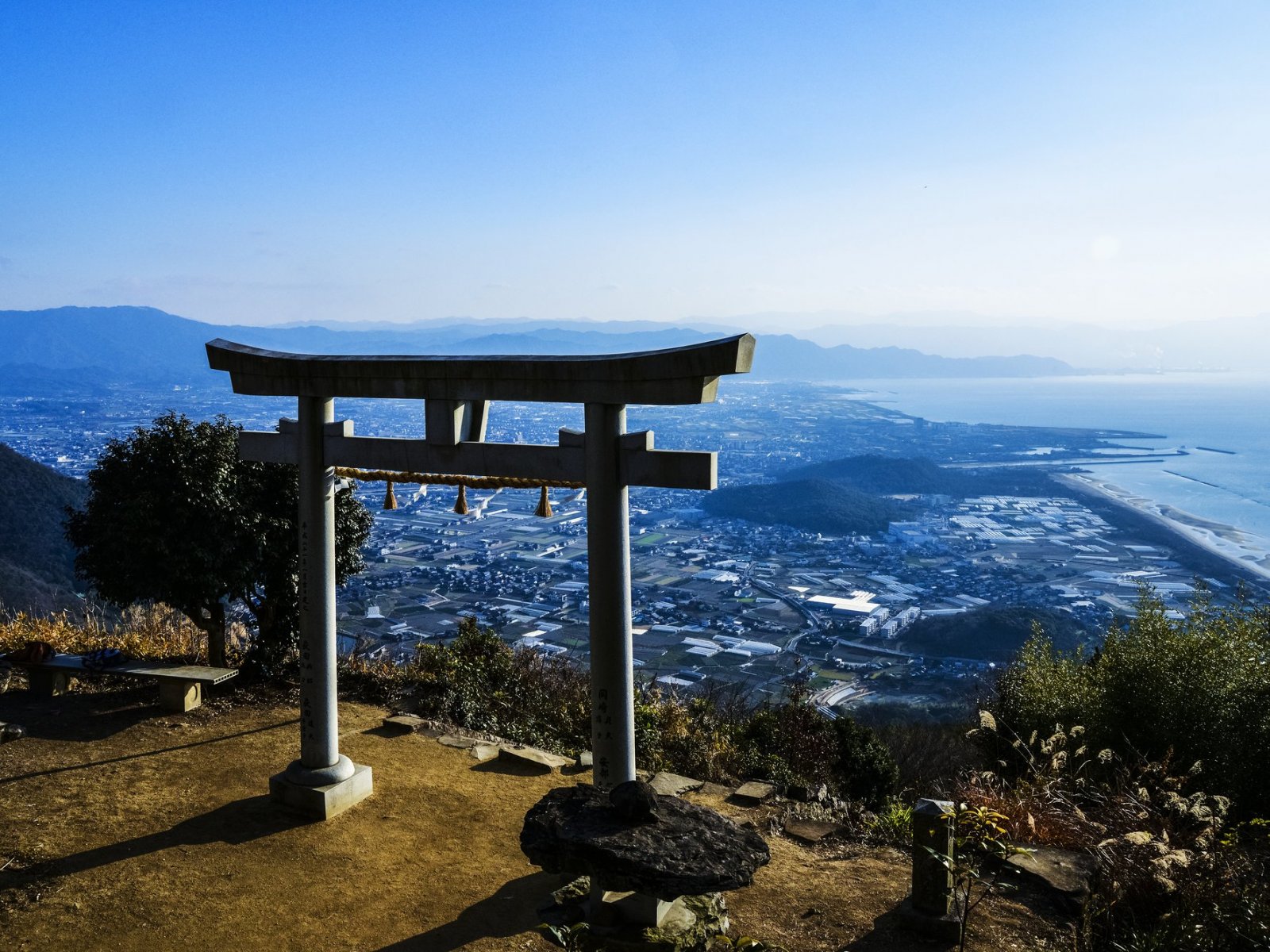 天空の鳥居　高屋神社