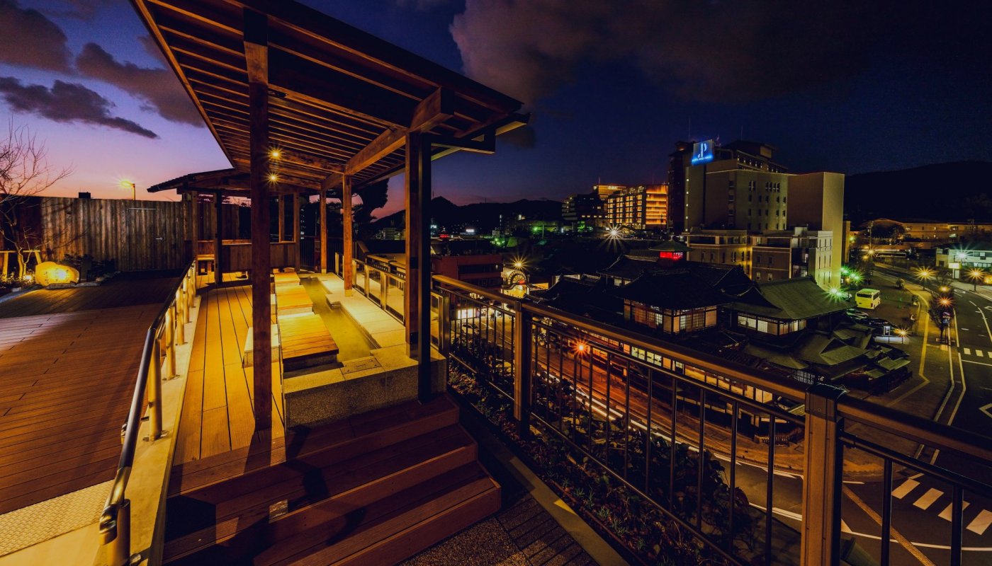 「空の散歩道」からの道後温泉