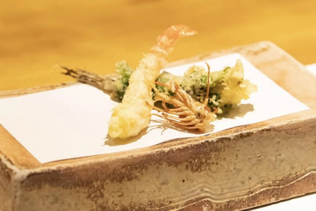 在「天婦羅季節料理 白雲Makoto」享用午餐