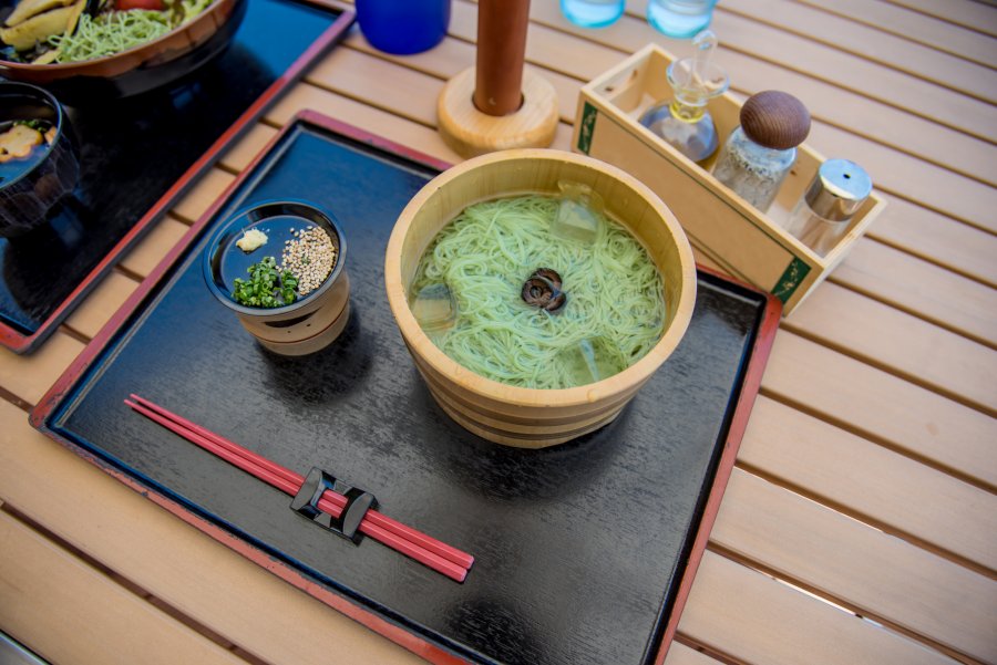 爽やかな香りと彩りに癒される、小豆島ならではの「オリーブそうめん」