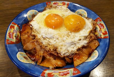 【近くのグルメスポット】ご当地グルメ「焼豚玉子飯」の元祖店