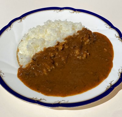 カレーもございます!!こだわりの食材を100時間以上煮込んだ店名物のカレー