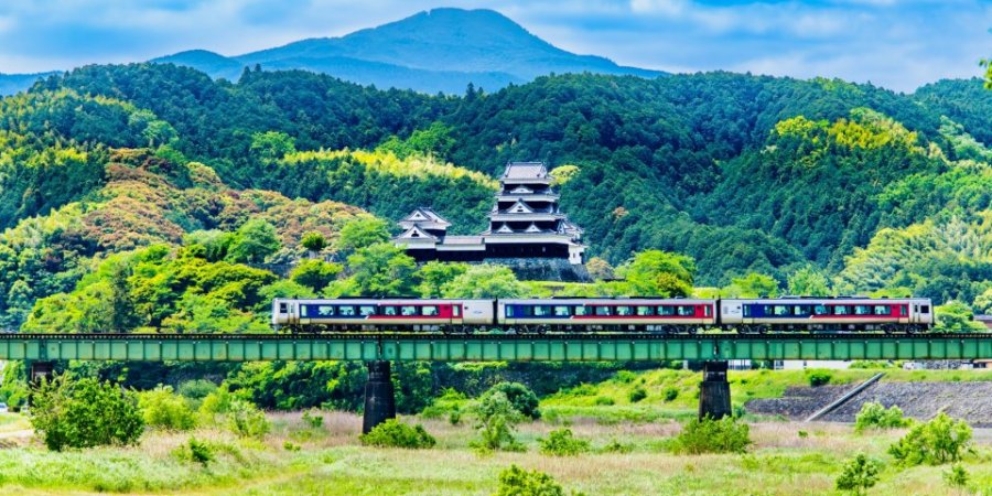 鉄道で四国を一周しながらお城巡り