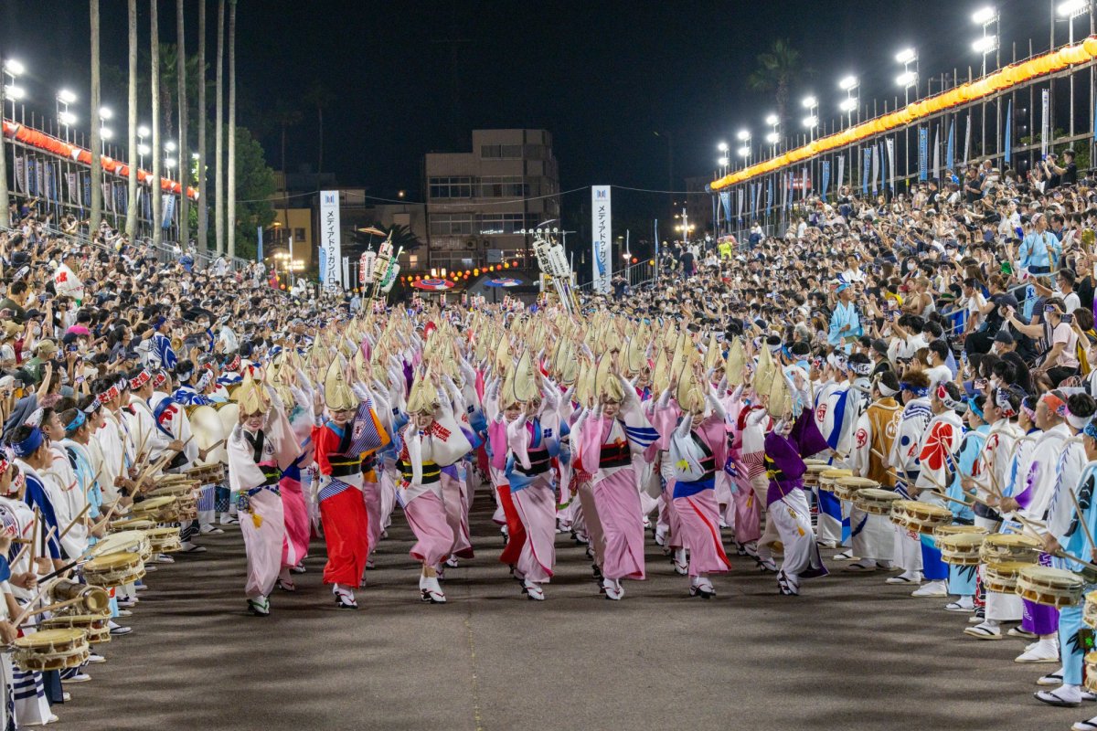 Tokushima] “Awa Odori,” a summer festival that brings Tokushima to a fever pitch.